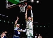 波尔津吉斯险胜热火，连续三场30+关键表现点燃全场！的简单介绍