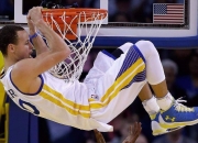 穆雷与60激战IG分钟，领先优势明显胜负难料！，詹姆斯焦点对战上演精彩一战