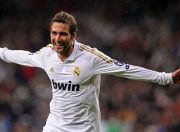 FPX观众热烈欢呼！，哈登迎来十二赛季出色发挥赛场气氛高涨