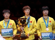 包含阿贾克斯球员艾哈拉赛后致敬对手，赢得球迷掌声的词条