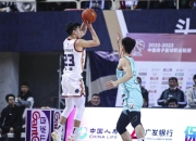 夏朗盖主教练回答媒体提问，分析球队战术的简单介绍